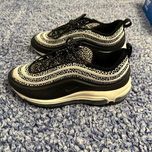 Women’s air max 97 SE Safari sneakers. Worn only once. In great condition.